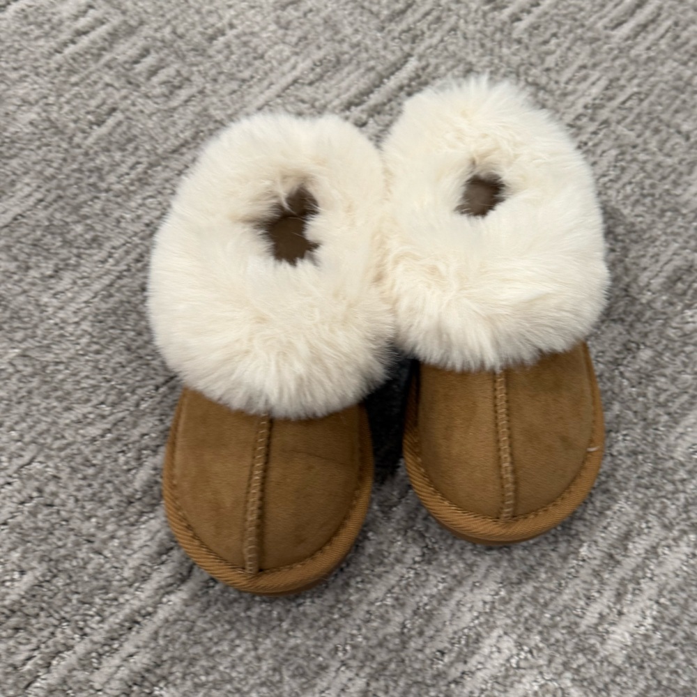 Cat & Jack Tan and Cream Kids' Slippers